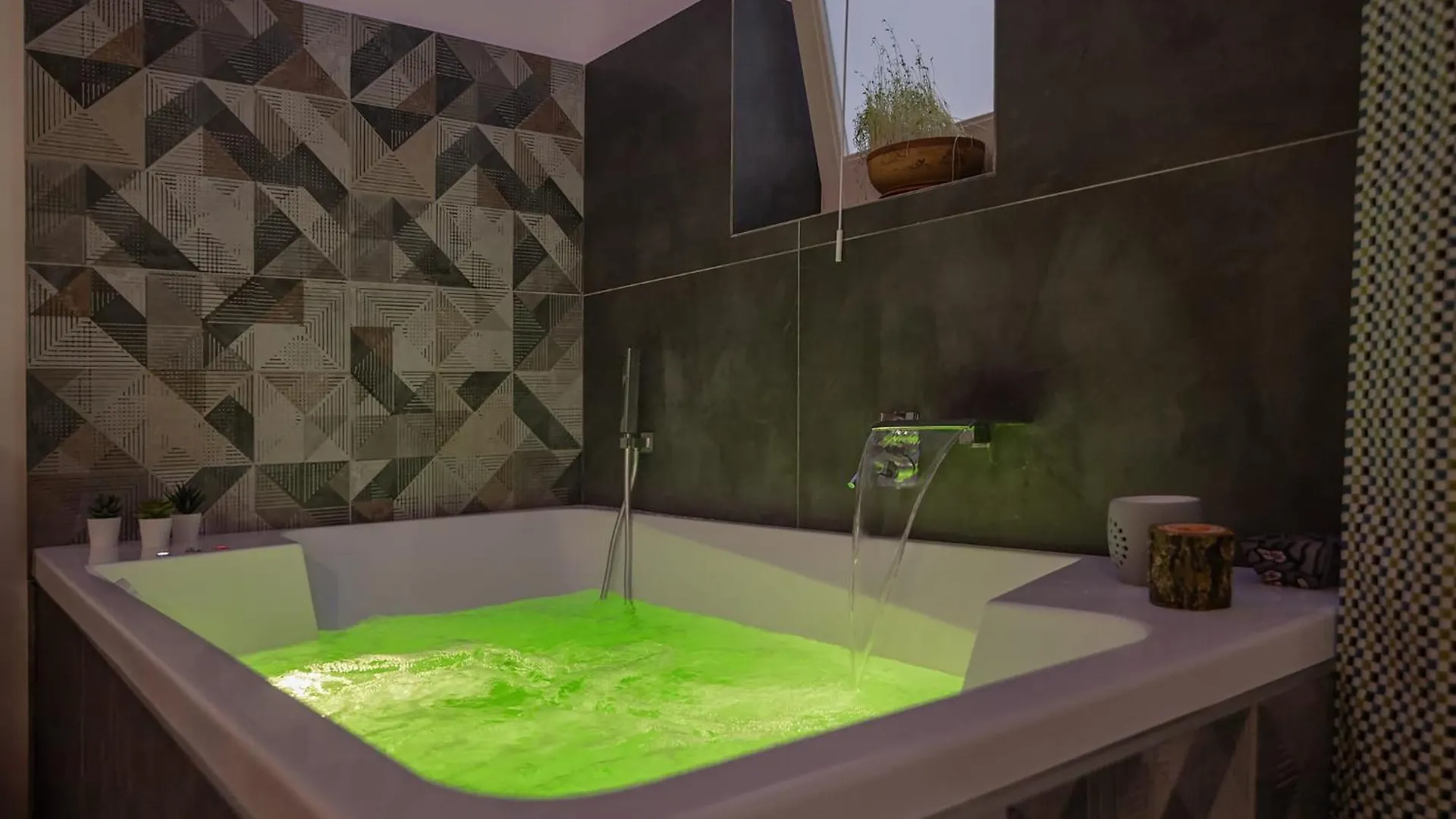 Essenza Suite Siracusa Con Jacuzzi Privata Syracuse 0*,  Italy